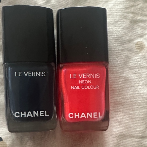 CHANEL Le Vernis Nail Polish Collection - Green, Pink, Blue, Red - Picture 3 of 5